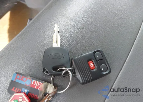 2003 Ford Escape Xlt z USA, uszkodzony, nr VIN 1FMCU93153KA02888